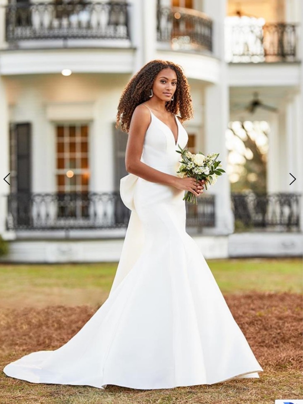 Martina Liana Elegant White V-Neck Mermaid Wedding Gown